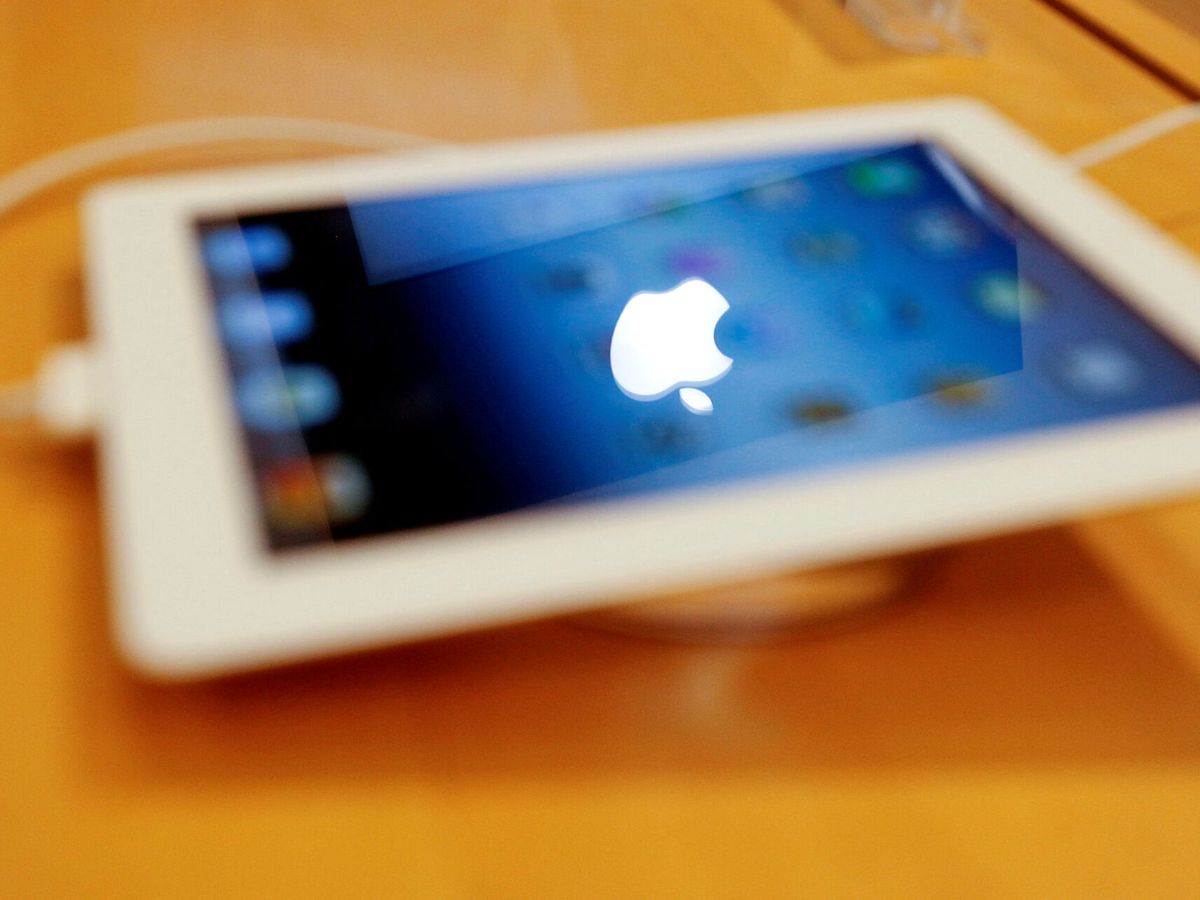 Foto: Estos iPhone y iPad antiguos dejarán de recibir actualizaciones a partir del 1 de mayo (REUTERS/Vivek Prakash)
