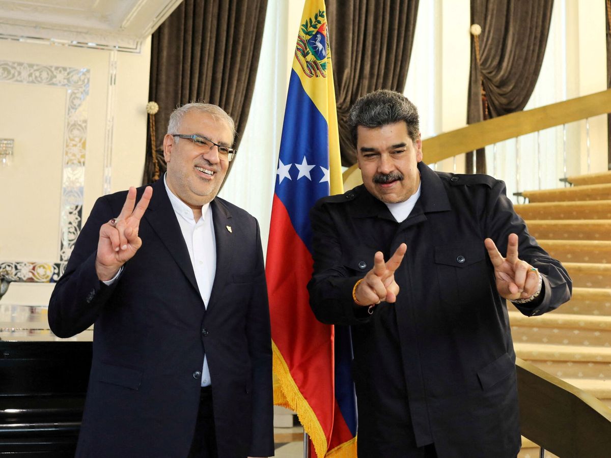 Foto: El presidente de Venezuela, Nicolás Maduro, y el ministro iraní de Petróleo, Javad Owji. (Reuters/Palacio de Miraflores/Archivo)