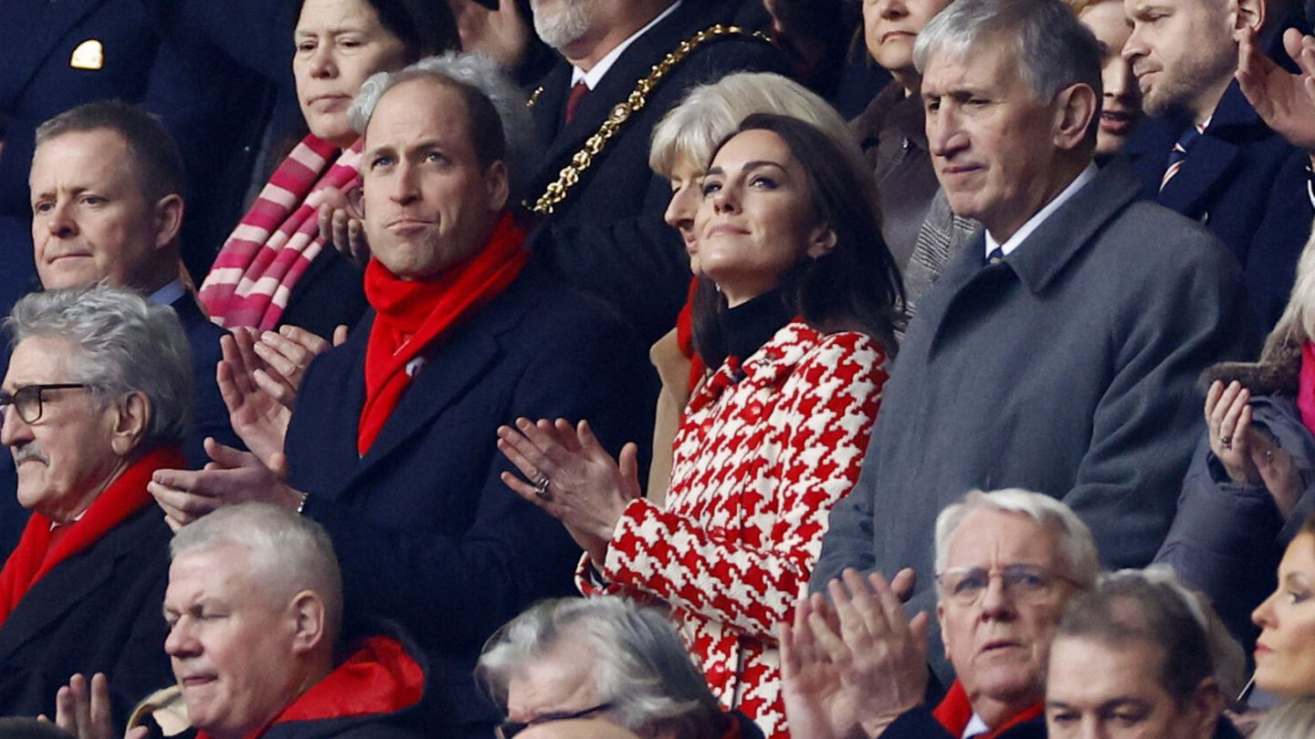 El príncipe y la princesa de Gales, durante el partido. (Reuters/Andrew Boyers)