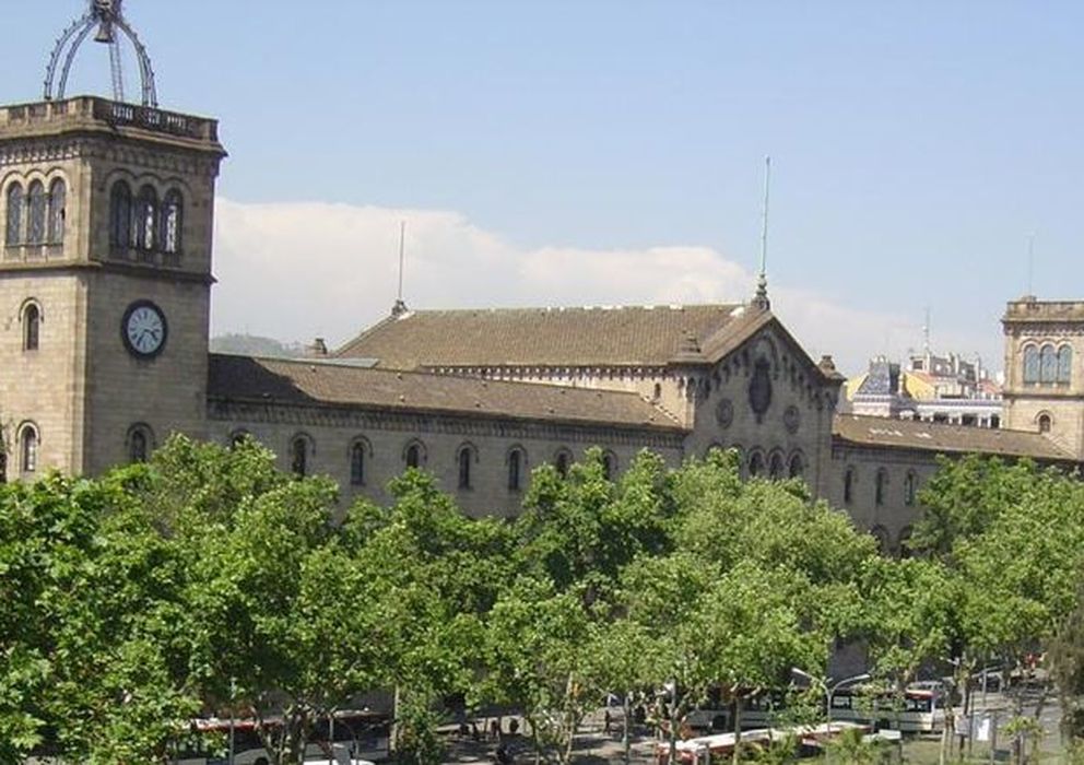 Foto: Sede histórica de la UB en la Plaza de la Universidad. (Xavier Caballé/Wikicommons)
