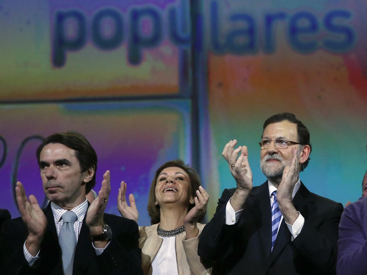 Foto: Mariano Rajoy y José María Aznar junto a María Dolores de Cospedal. (Reuters)