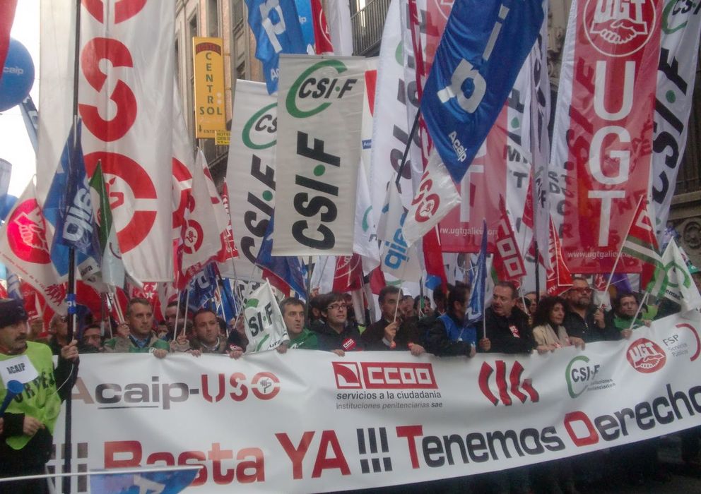 Foto: Representantes sindicales de prisiones en una manifestación. 