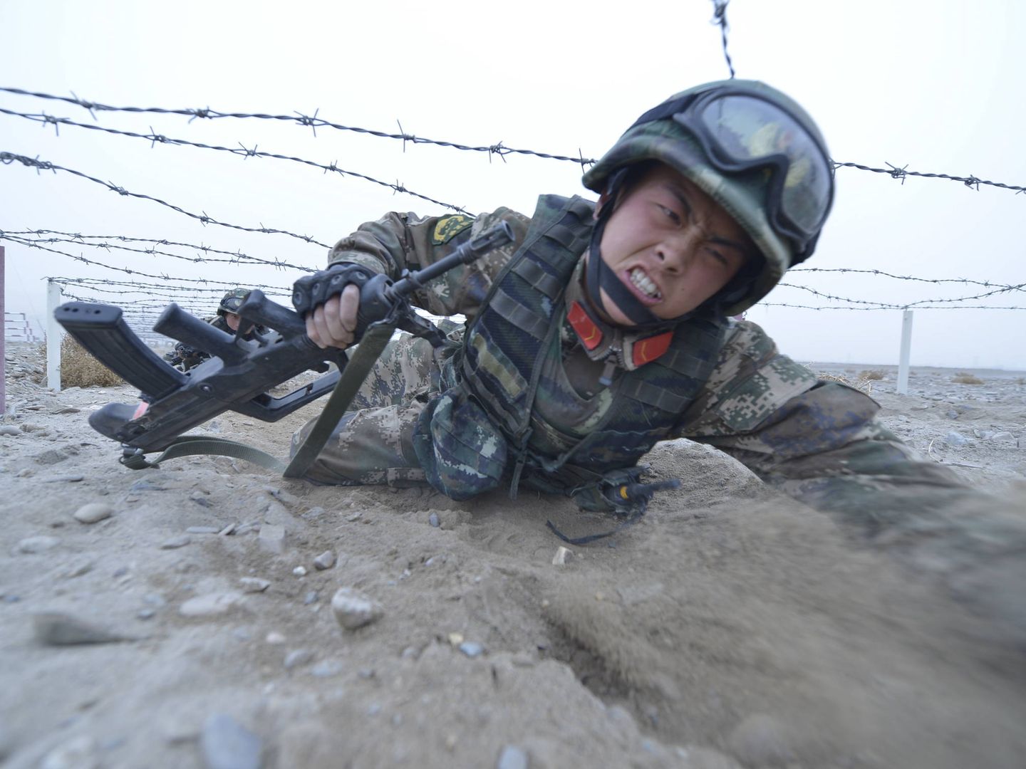 Efectivos de las fuerzas especiales en Xinjiang durante unas maniobras de entrenamiento en Kashgar. (Reuters)