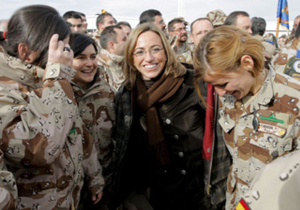Foto: Chacón y Moratinos llegan a la base de Herat y comienzan su visita a las tropas españolas en Afganistán