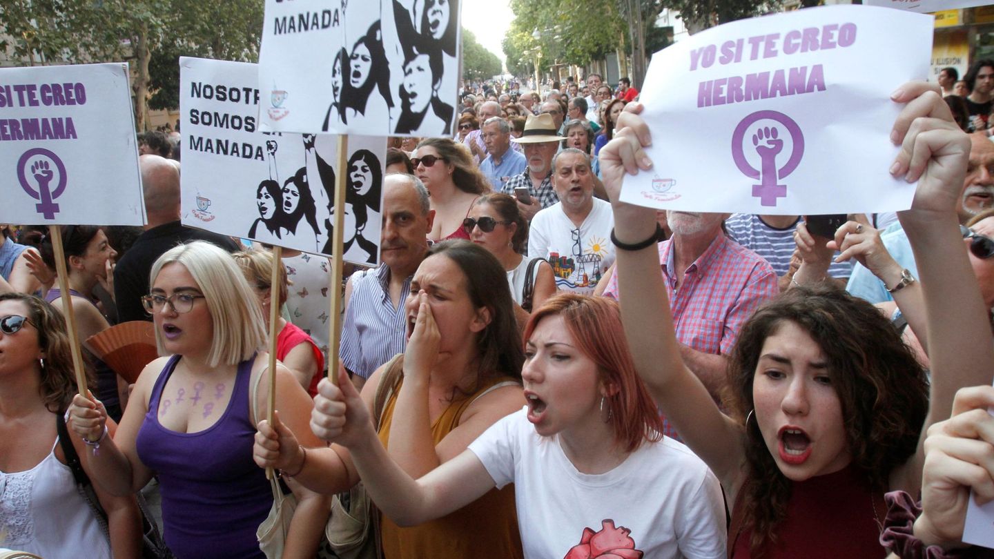 Manifestación en Córdoba en protesta por la puesta en libertad bajo fianza de los cinco miembros de la Manada. (Efe)
