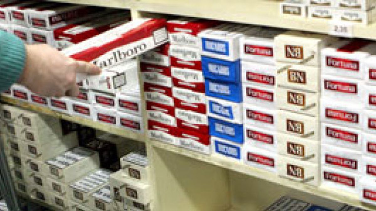Fumar vuelve a ser más barato: Philip Morris también rebaja el precio del tabaco