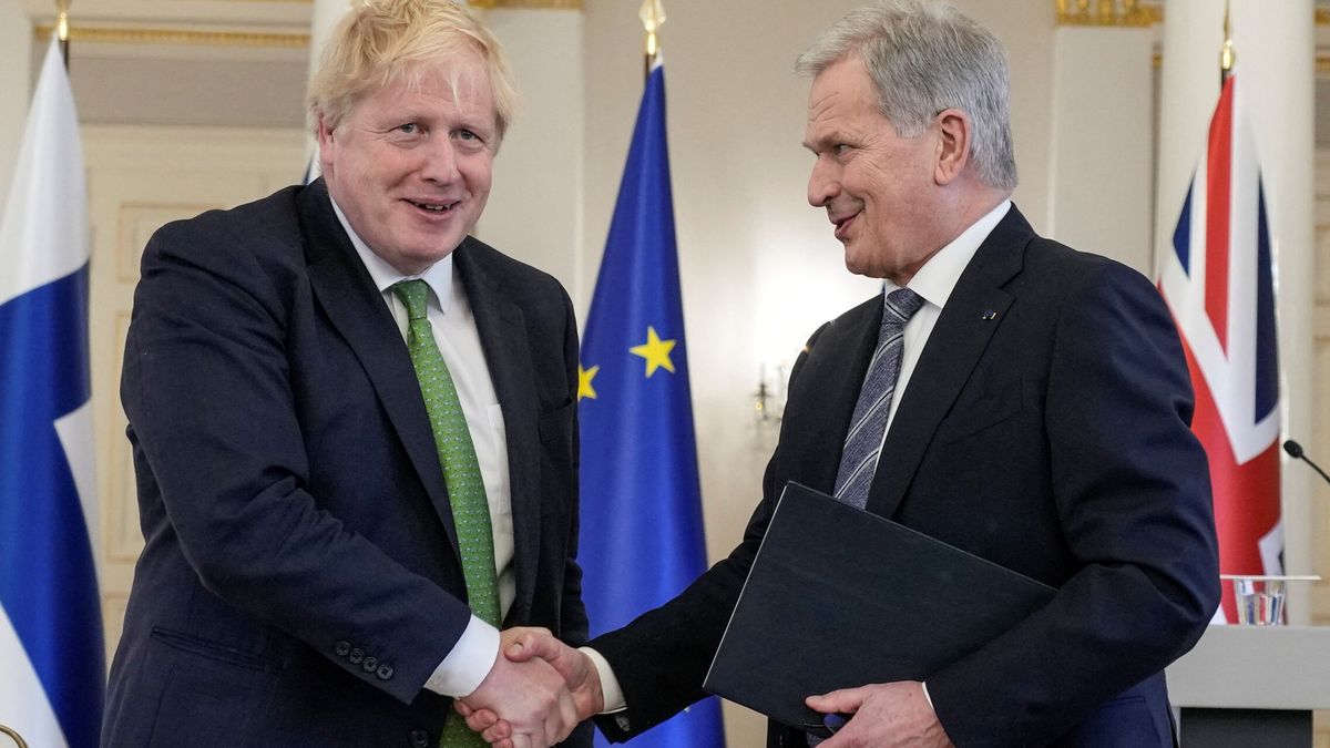 Finlandia y Reino Unido firman un acuerdo de asistencia mutua ante la amenaza rusa
