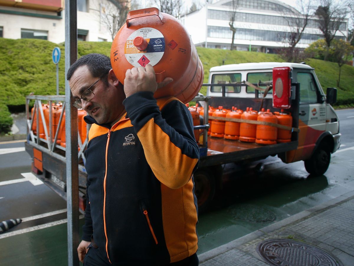 Foto: La bombona de butano baja un 5% a partir de mañana. (Europa Press/Carlos Castro)