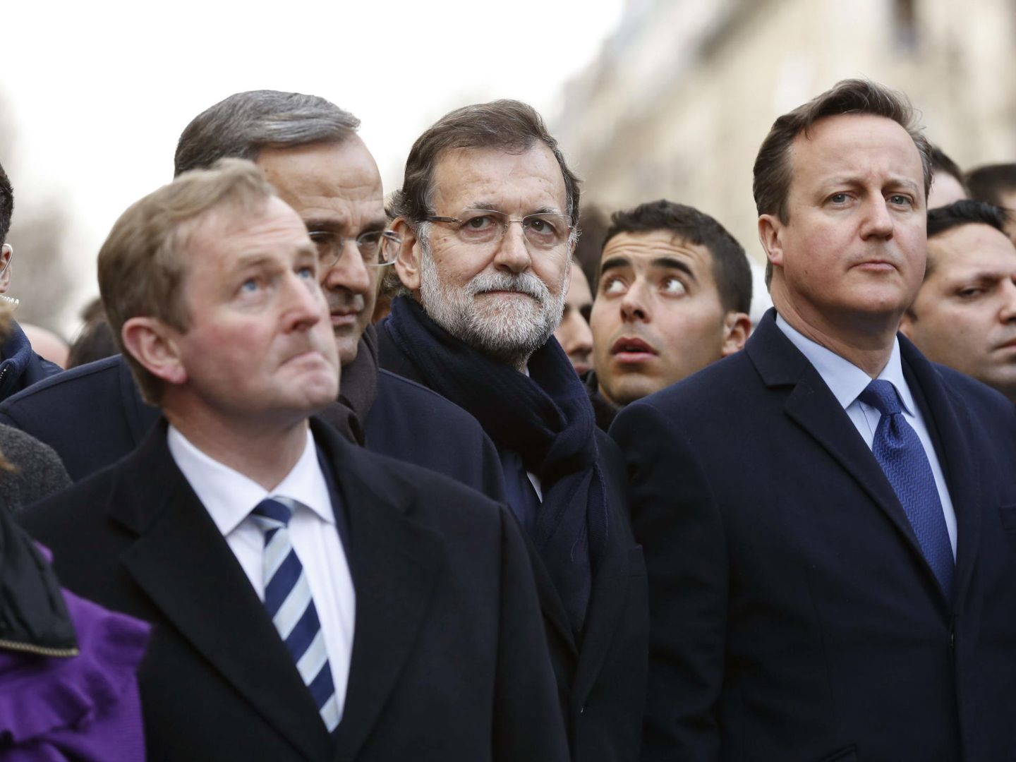 David Cameron junto a Mariano Rajoy durante la manifestación en París (Efe).