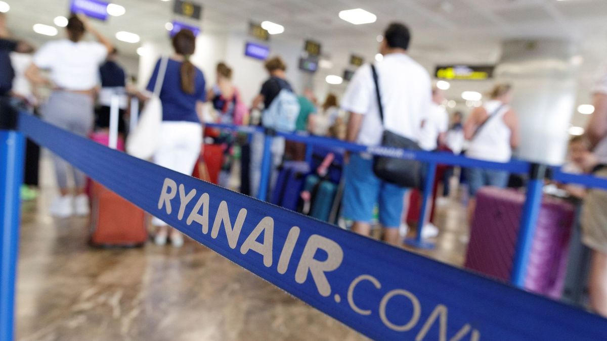 Pilotos de Ryanair denuncian amenazas y coacciones en el primer día de huelga