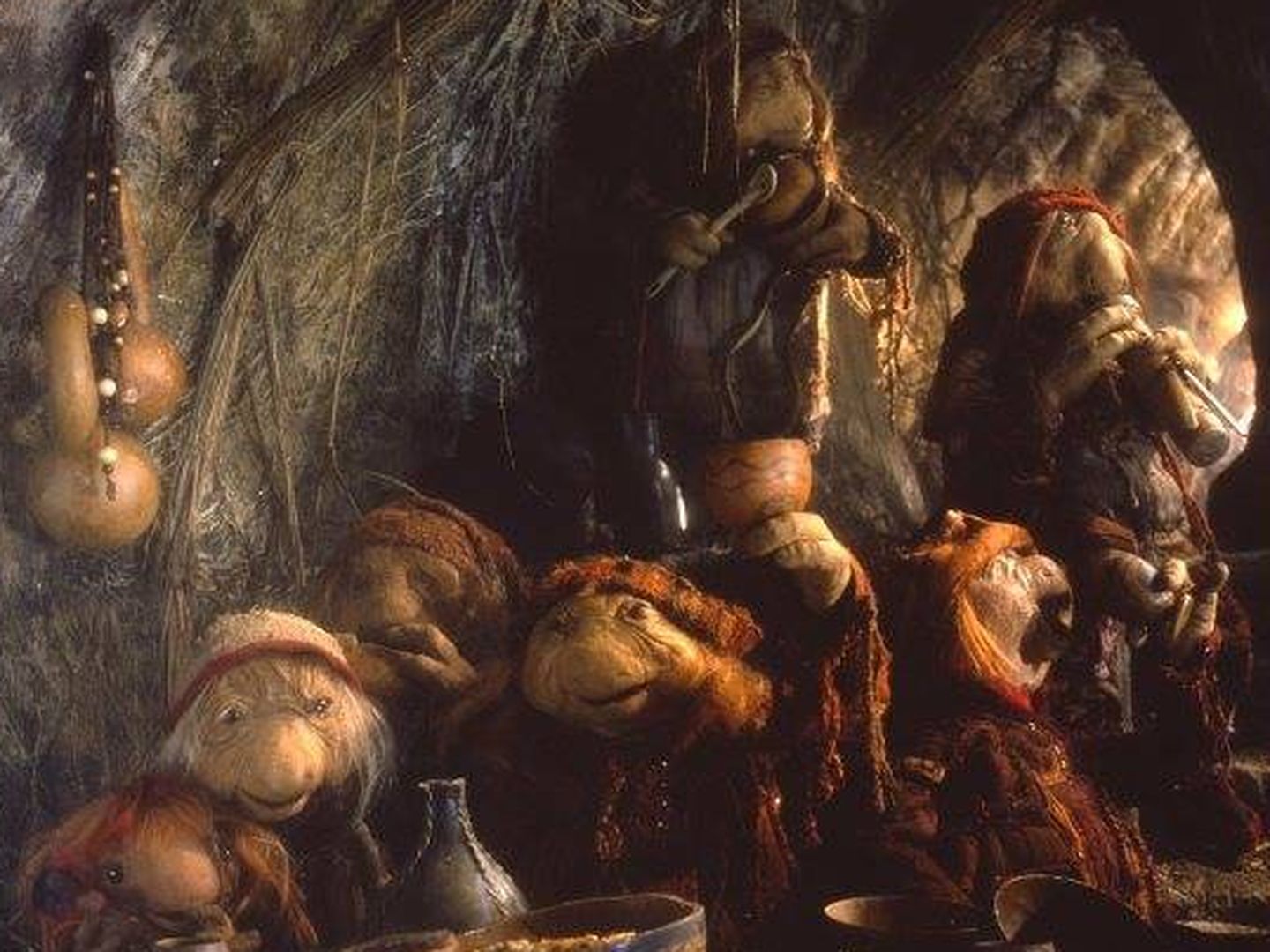Los 'pod' de 'Cristal oscuro' (1982), en un fotograma de la película.