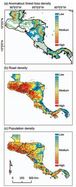 De arriba a abajo: pérdida de densidad forestal anómala, densidad de carreteras y densidad de población en los países de Centroamérica