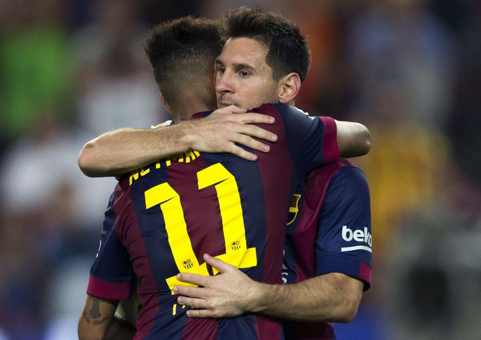 Foto: Messi y Neymar celebran uno de los goles marcados al Granada (EFE)