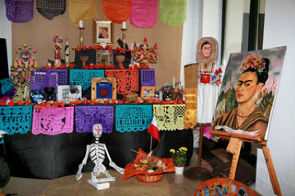 Repeler dramático Decorar El Museo de América celebra el día de los muertos con un altar mexicano en  memoria de Frida