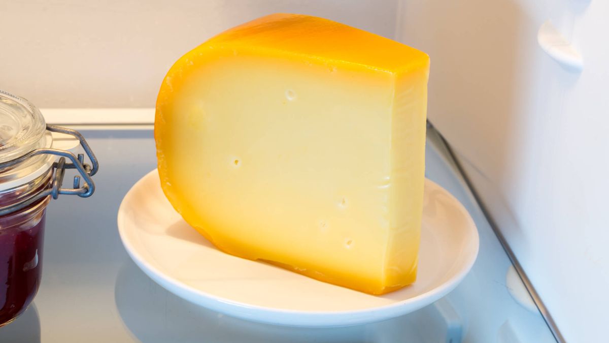 ¿Debemos meter el queso (incluyendo el curado) en la nevera?