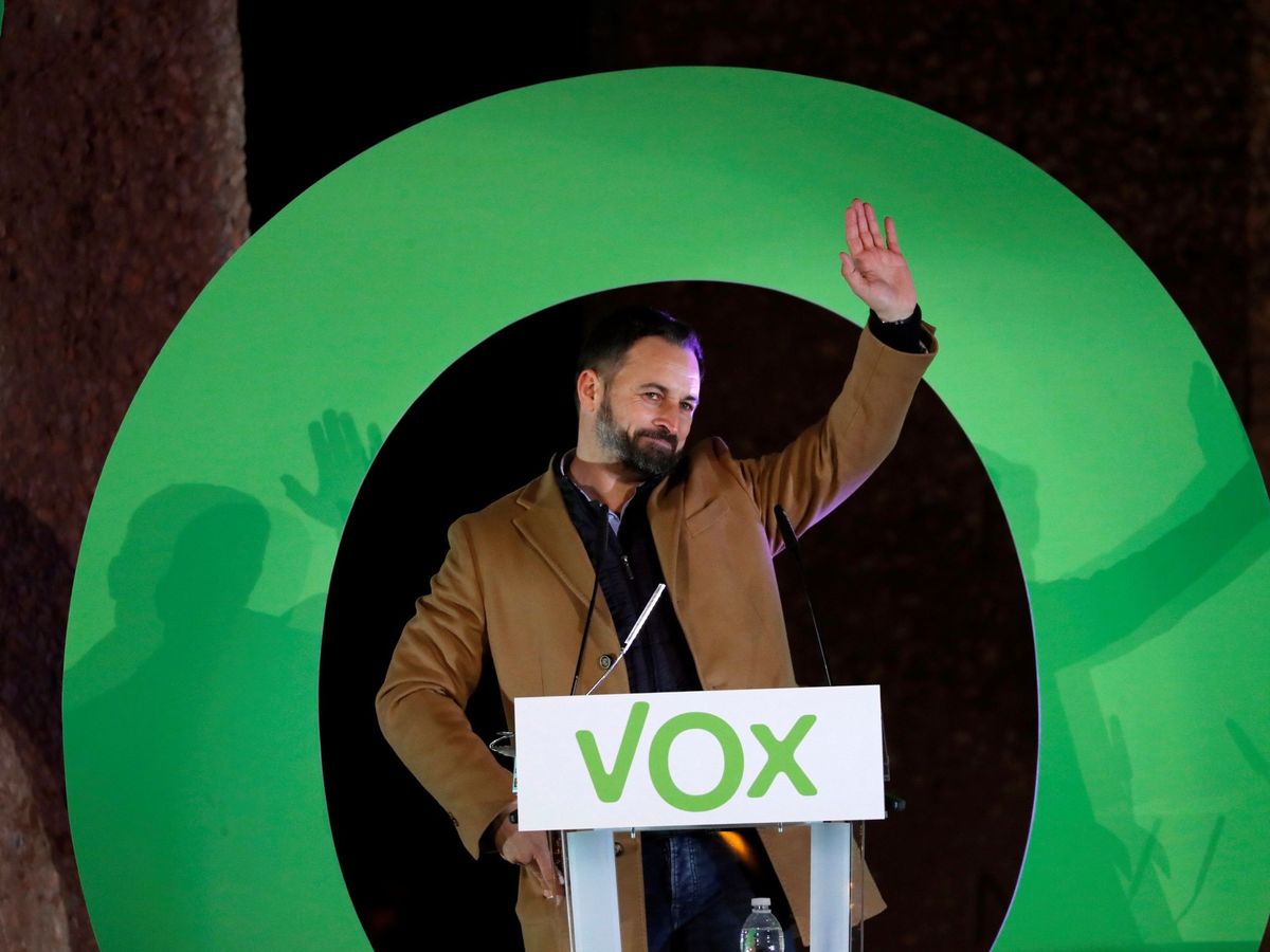 Foto: El líder de Vox, Santiago Abascal, en el cierre de campaña de la formación en Madrid. (EFE)