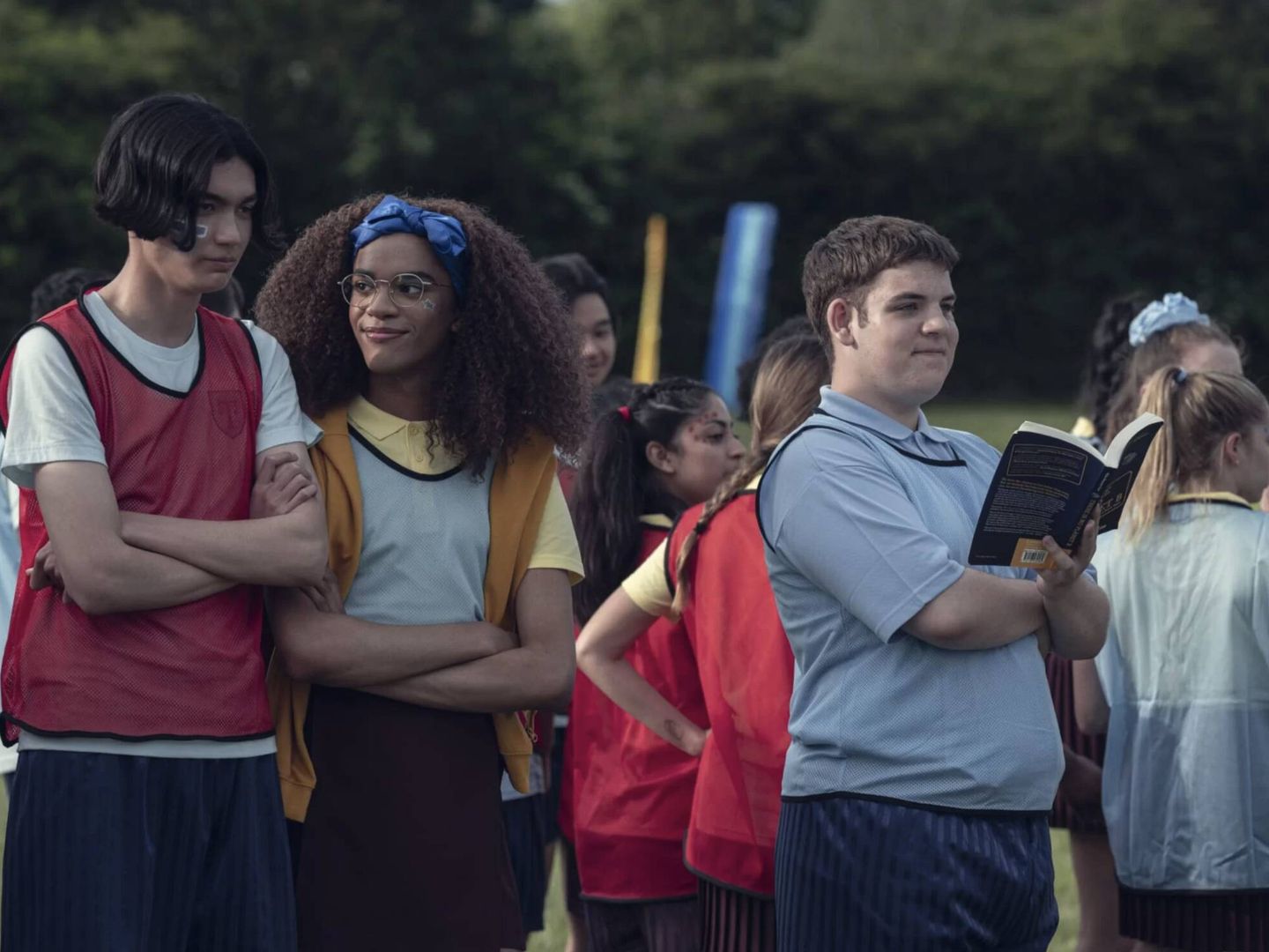 Yasmin Finney, William Gao y Tobie Donovan, en 'Heartstopper'. (Netflix)