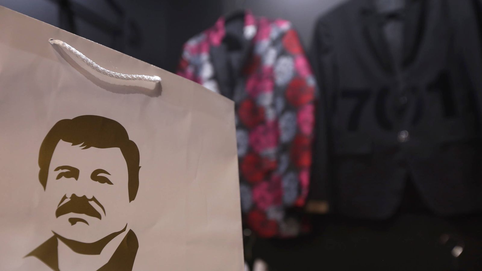 Foto: La imagen de "El Chapo" Guzman en una tienda de ropa. (Reuters)