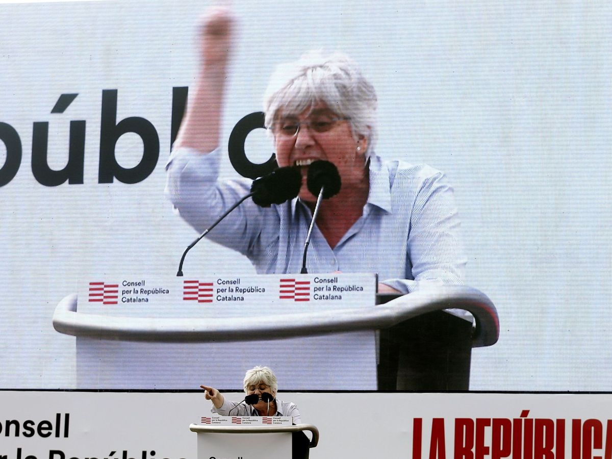 Foto: Clara Ponsatí durante una intervención en Perpiñán el 29 de febrero. (EFE)