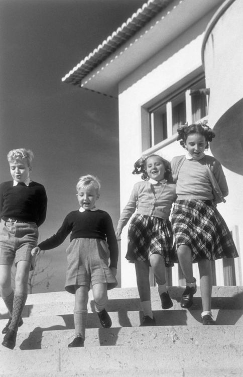 Los hijos de don Juan y María de las Mercedes, en Estoril en 1947. (Cordon Press)