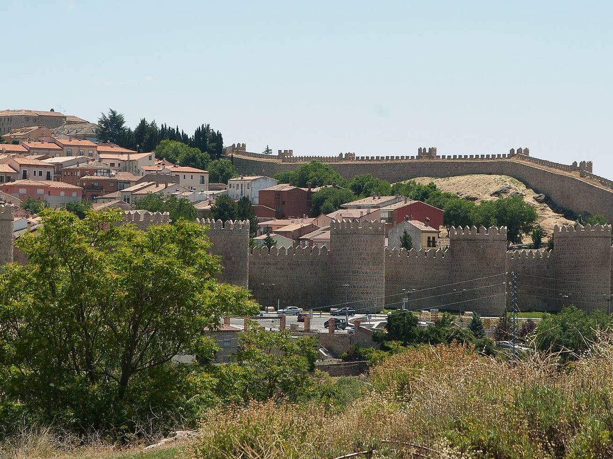 Foto: La ciudad con su muralla.
