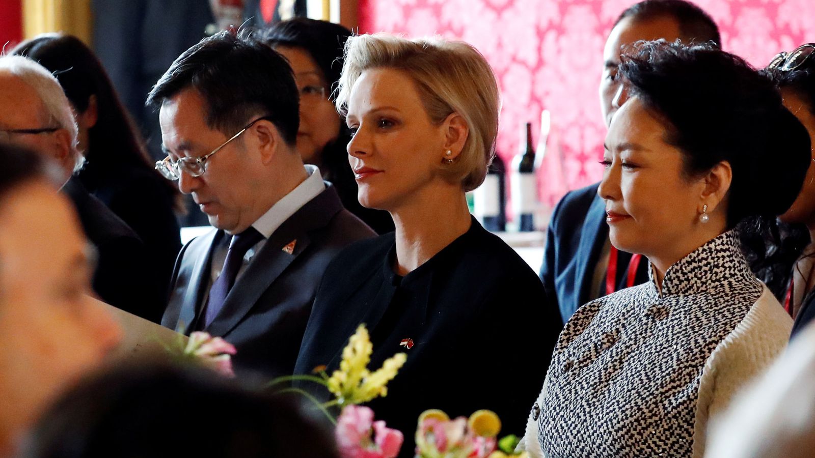 Foto: Charlène de Mónaco y la primera dama de China. (Reuters)