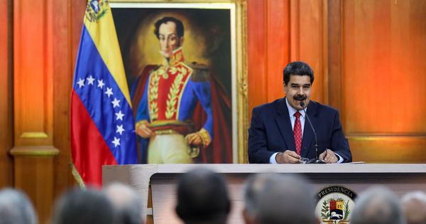 Foto: El jefe de Estado de Venezuela, Nicolás Maduro, habla durante una rueda de prensa desde el Palacio Miraflores este viernes. (EFE)