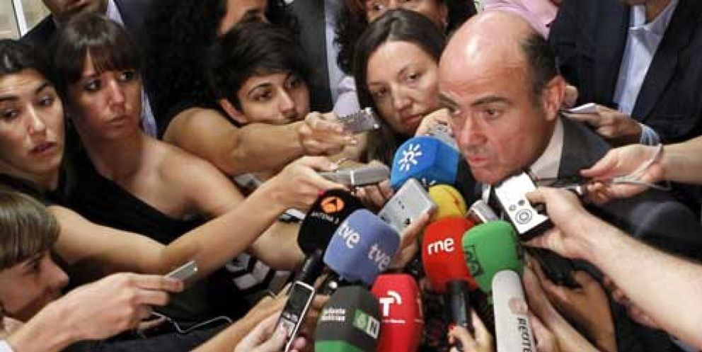 Foto: Guindos vuelve a rechazar en el Congreso un rescate para España