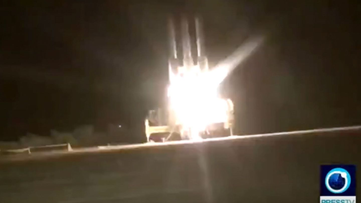 Captura de video cedida por el servicio de televisión estatal iraní Press TV (PTV), que muestra el sistema de misiles tierra-aire 'Khordad-3' de Irán usado por la Guardia revolucionaria de Irán para derribar el dron de EEUU.