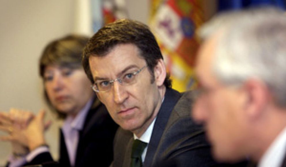 Foto: Feijóo aplaca a MAFO con el anuncio de negociaciones entre las cajas gallegas