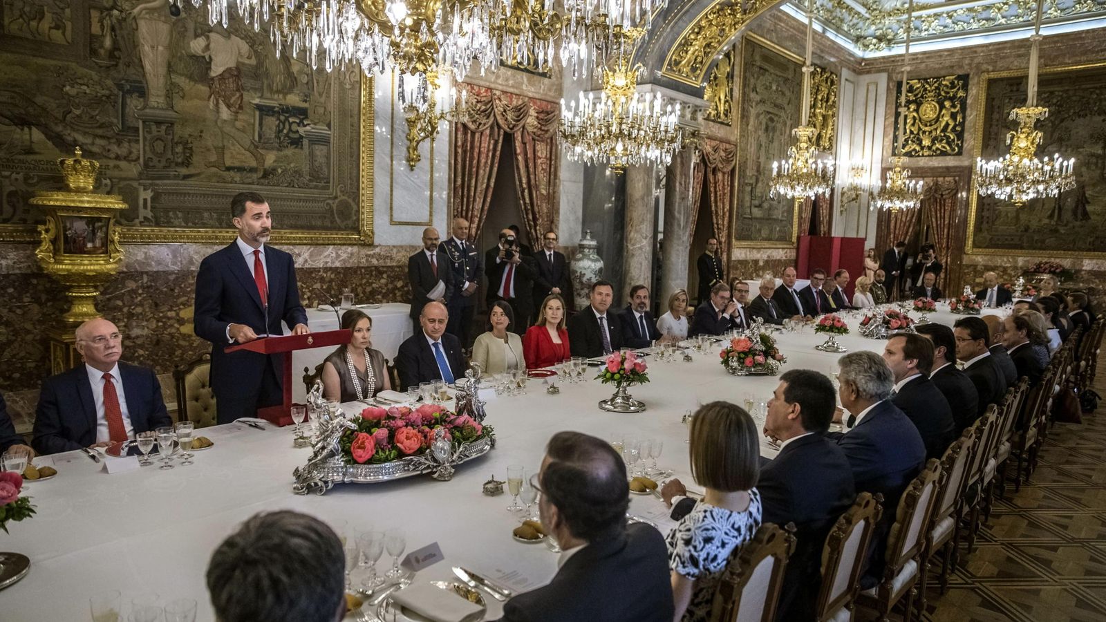 Foto: El rey Felipe pronuncia un discurso durante el almuerzo ofrecido al presidente de la República de Paraguay. (EFE)