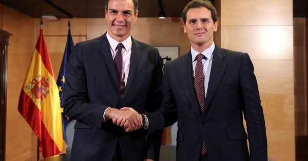 Foto: Pedro Sánchez y Albert Rivera, en una reunión en Moncloa el pasado junio. (EFE)