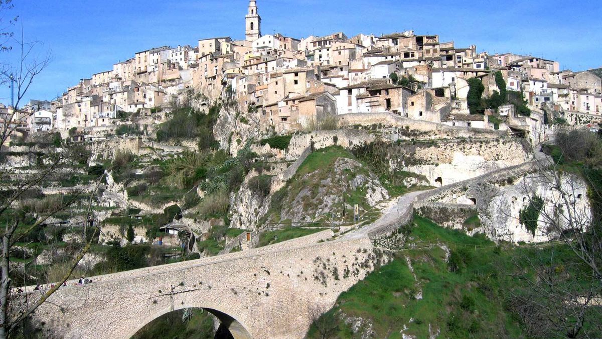 Ni Ayora ni Buñol: el bonito pueblo medieval de la Comunidad Valenciana al que escaparte este verano