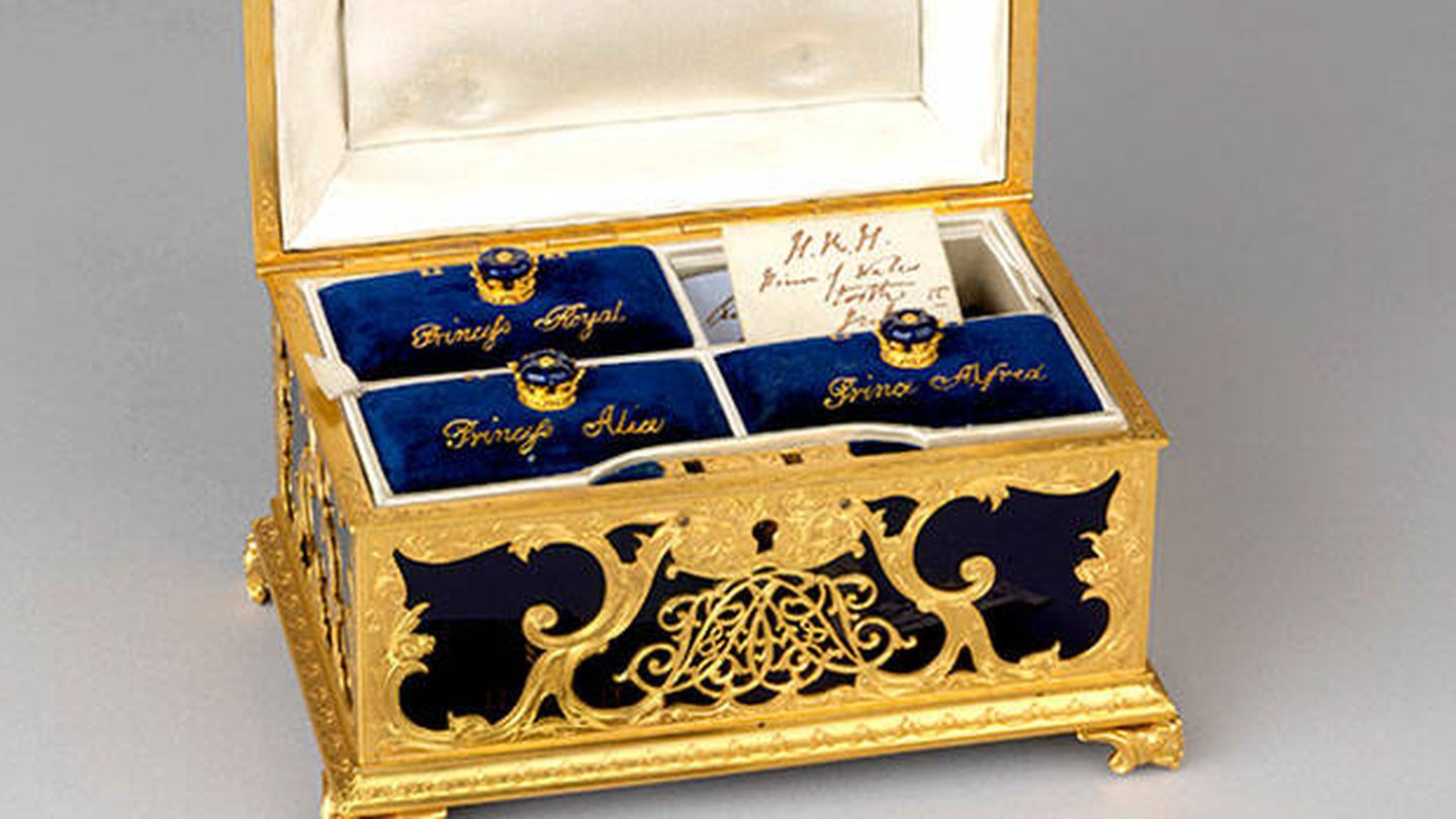Caja con los dientes de leche de las hijas e hijos de la reina. Fuente: Royal Collection Trust