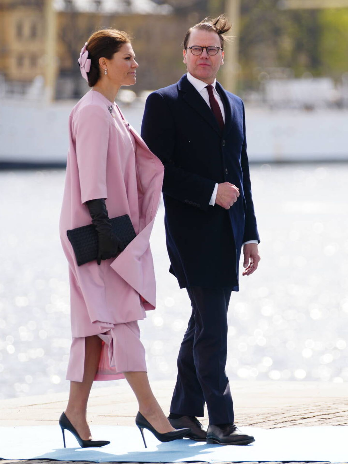 La princesa Victoria junto a su marido en la ceremonia de bienvenida. (LP)