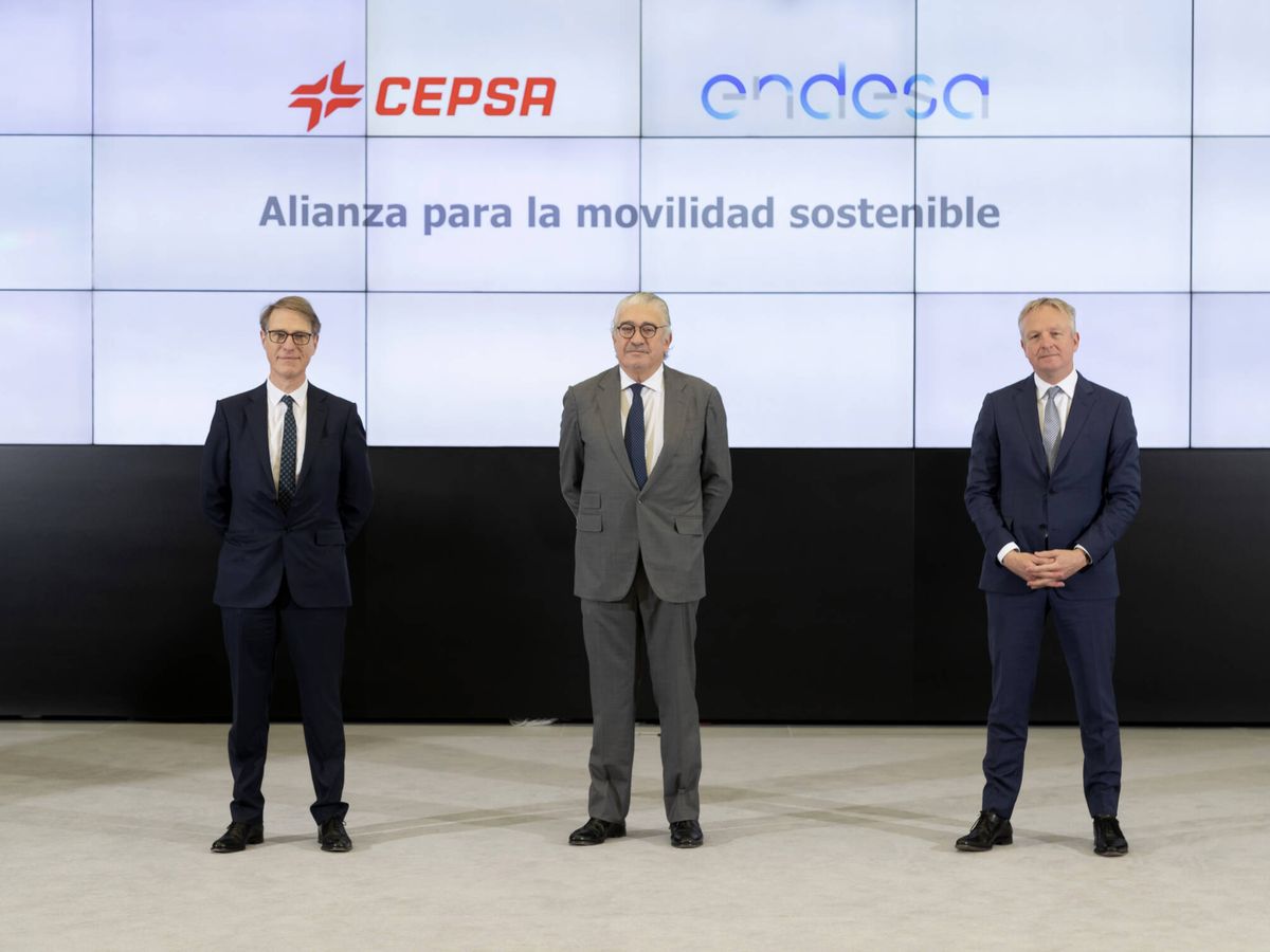Foto: Philippe Boisseau (consejero delegado de Cepsa), José Bogas (consejero delegado de Endesa) y Maarten Wetselaar (próximo CEO de Cepsa). Foto: cortesía.