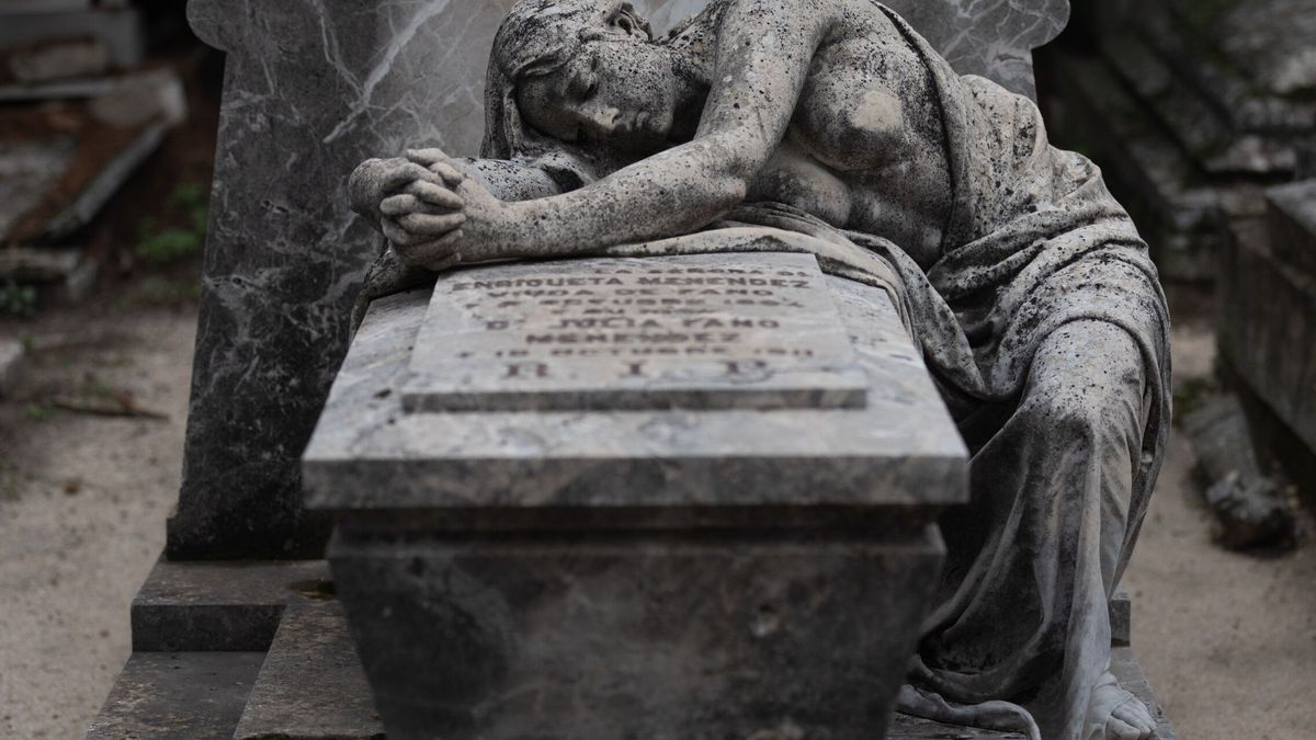 Los secretos del cementerio de la Almudena: ilustres difuntos, un ángel de la muerte y tesoros ocultos 