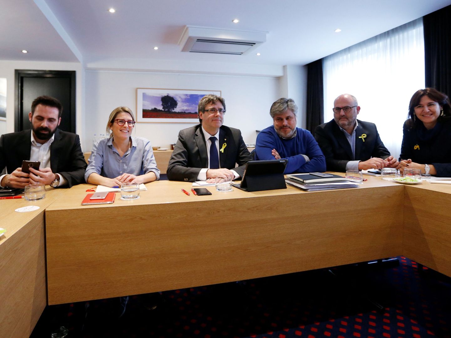 REunión de Puigdemont con su grupo. (Reuters)