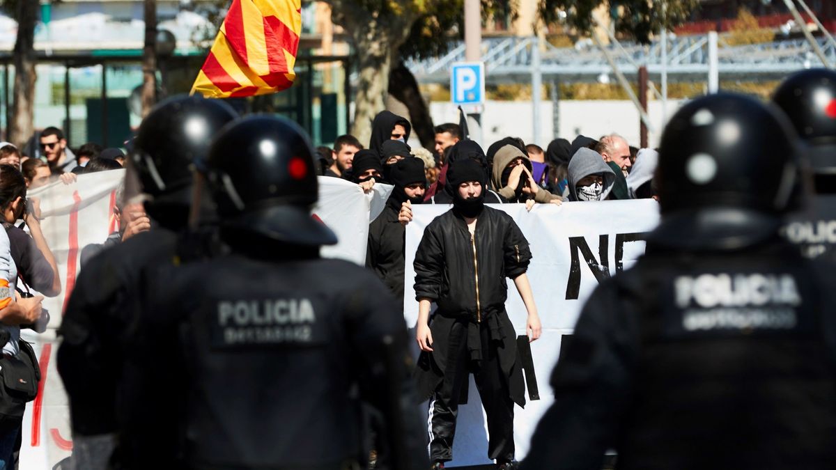 Prisión provisional para una detenida en las protestas contra Vox en Barcelona