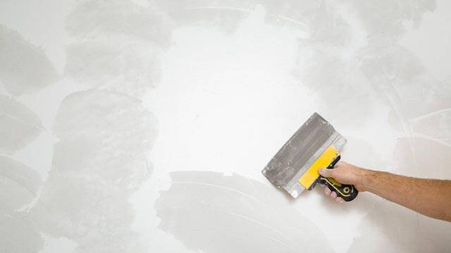 Cómo quitar el gotelé de tu casa de forma sencilla para dejar las paredes  lisas