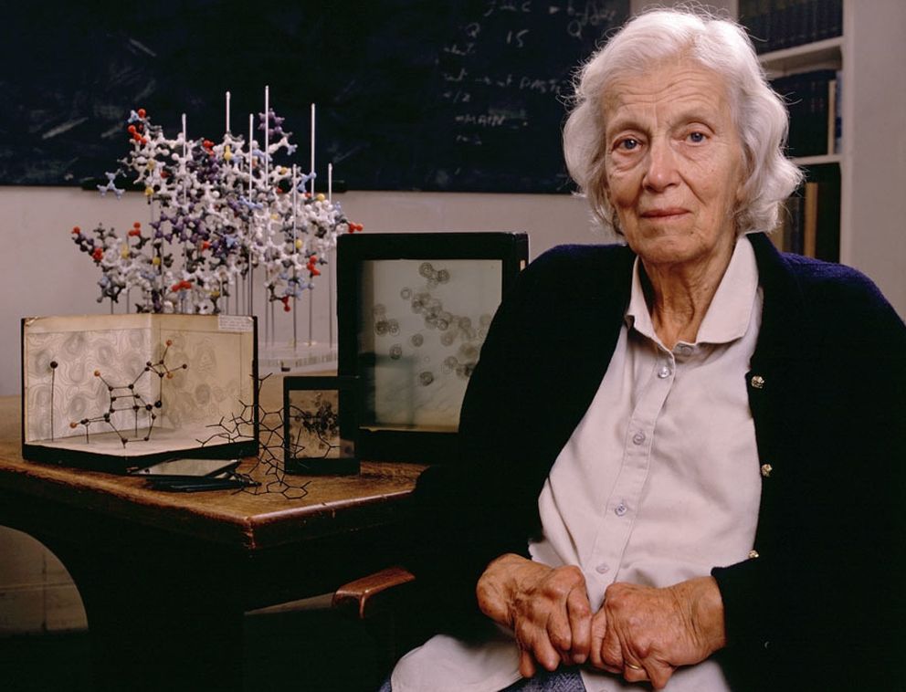 La científica Dorothy Hodgkin, premio Nobel de química en 1964