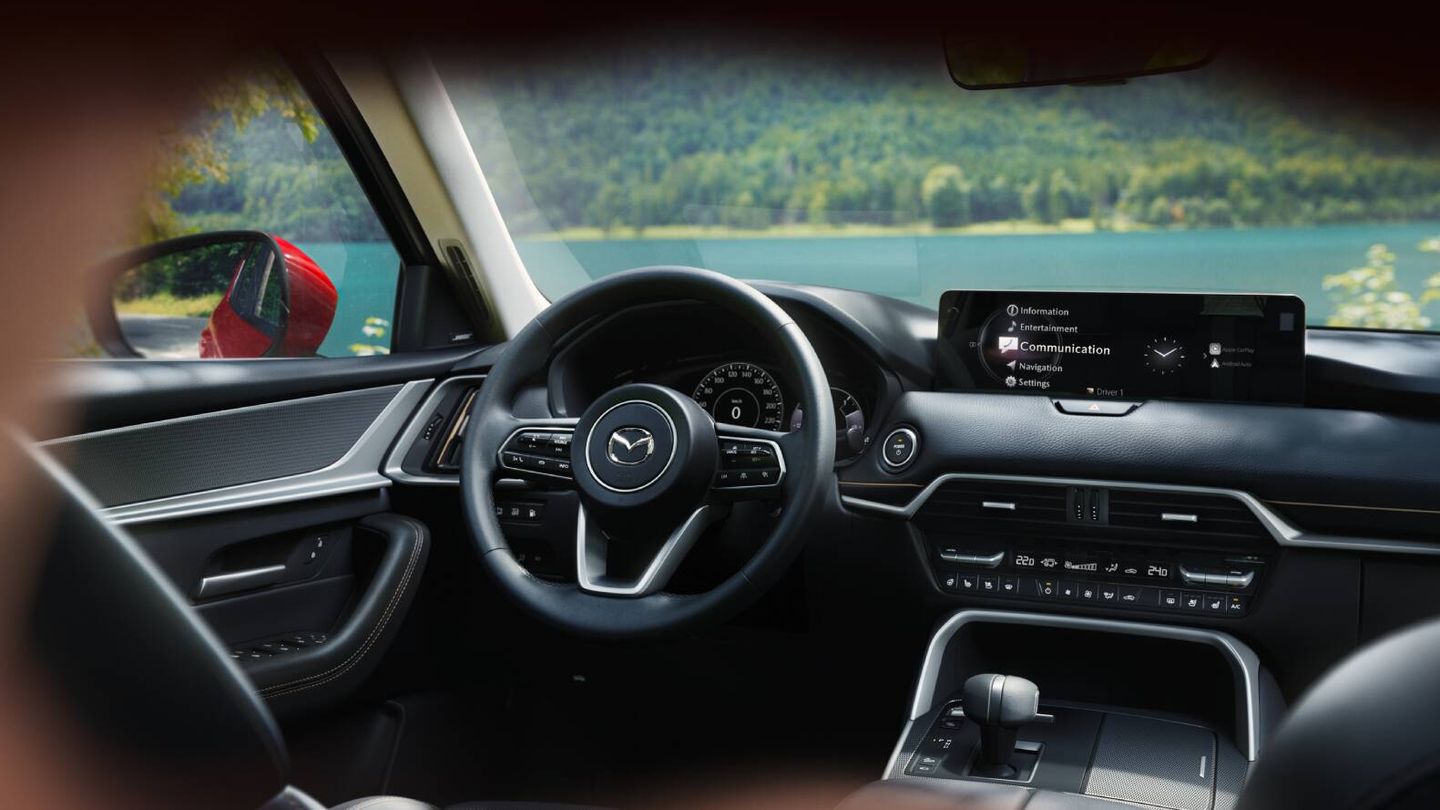 El Mazda CX-60 estrena una pantalla en el cuadro de instrumentos de 12,3”. La central y de entretenimiento aumenta su tamaño alcanzando también esas pulgadas. (Foto: cortesía)