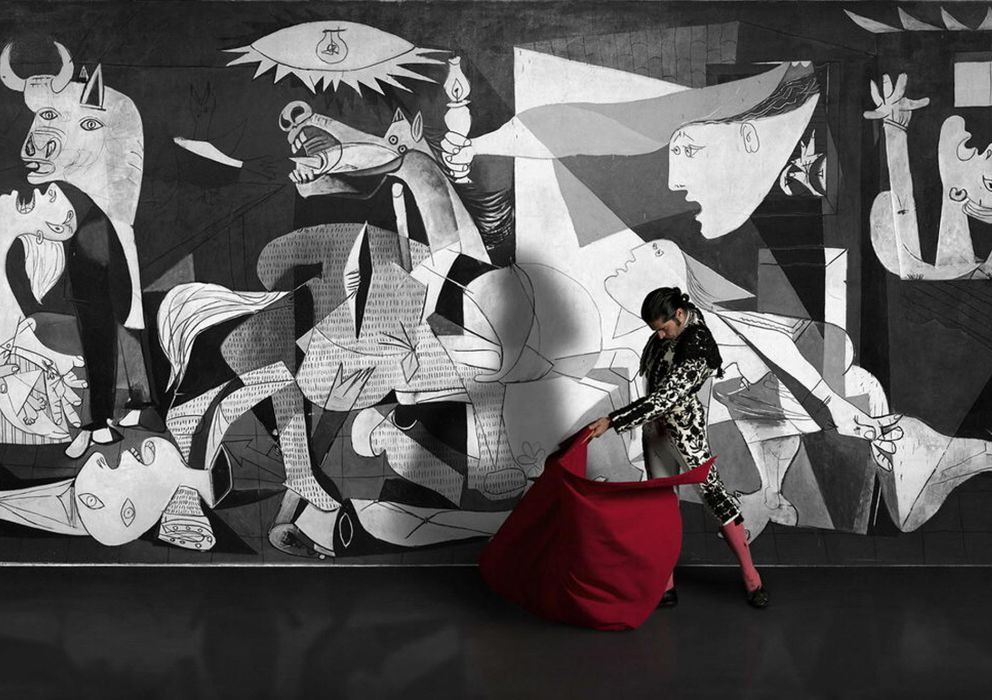 Foto: Fotograma del corto de la artista mexicana Denise de la Rue. El 'Guernica' es uno de los símbolos constitucionales de España. (EFE)