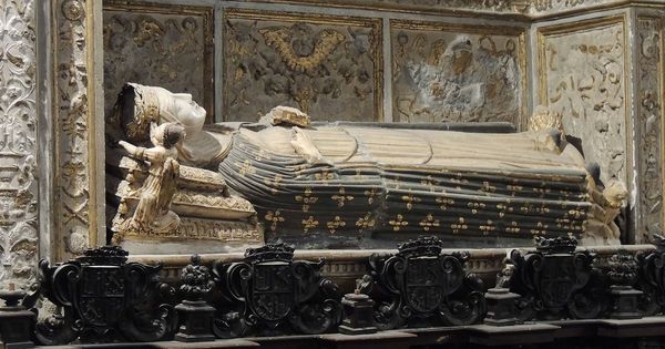 Foto: Sepulcro de la reina Catalina de Lancaster en la capilla de los Reyes Nuevos de la catedral de Toledo. (Wikipedia)