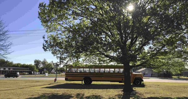 Foto: Un autobús escolar aparcado en Newcastle, Oklahoma, en abril de 2016. (Reuters)