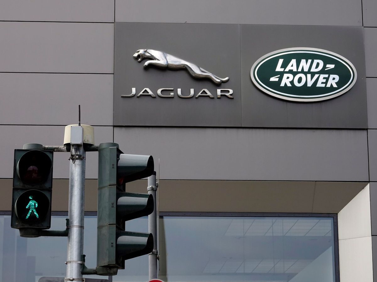 Foto: El logotipo de la compañía inglesa de automoción Jaguar Land Rover. (EFE)