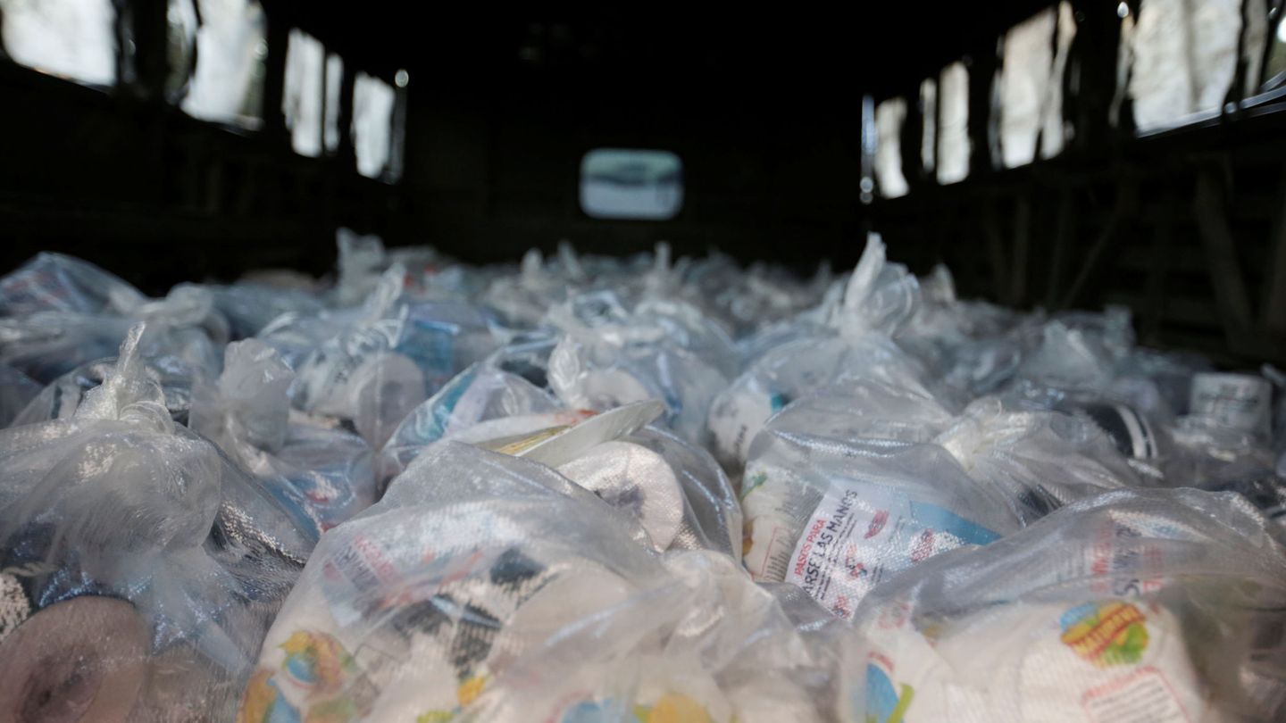 Bolsas de alimentos para entregar a ciudadanos en Honduras. (Reuters)
