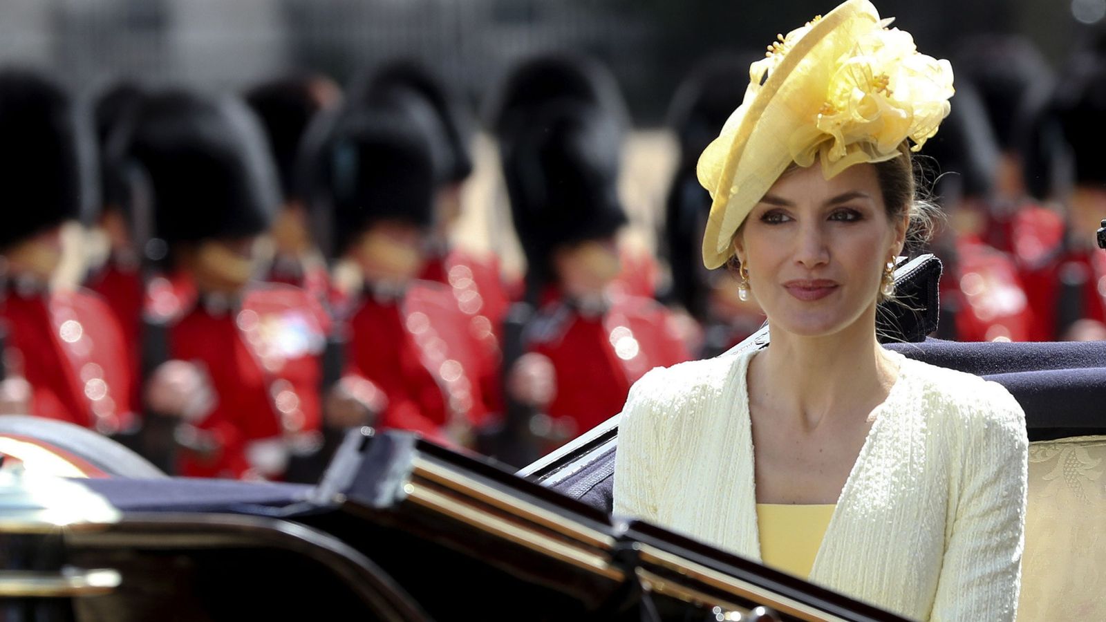 Foto: La Reina en la carroza rumbo a Buckingham. (Efe)