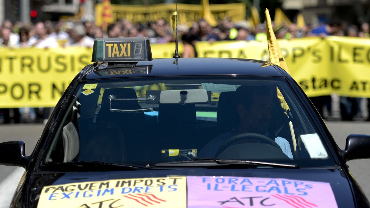 El taxi se sale con la suya: un juez ordena el cese de actividad de Uber en España