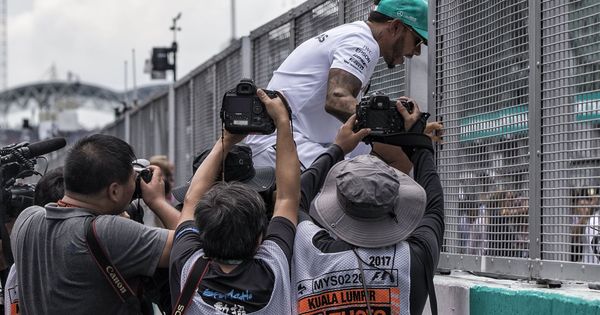 Foto: Lewis Hamilton dio un gran paso adelante hacia su cuarto título en Sepang. (EFE)